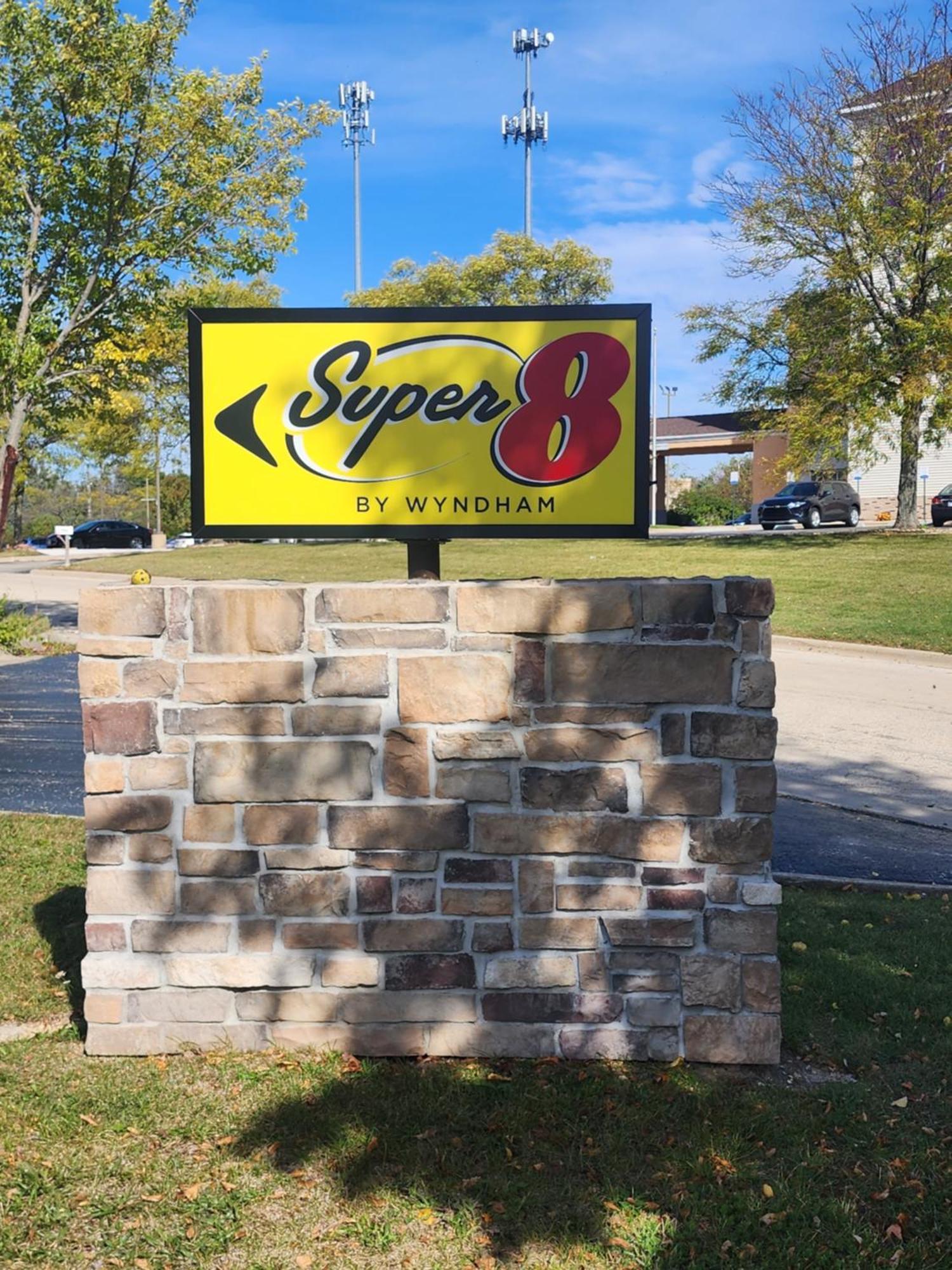 Super 8 By Wyndham Rockford I-90 Casino District Hotel Exterior photo