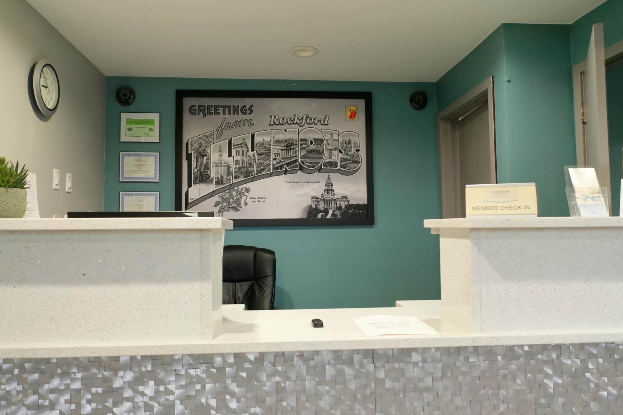 Super 8 By Wyndham Rockford I-90 Casino District Hotel Exterior photo